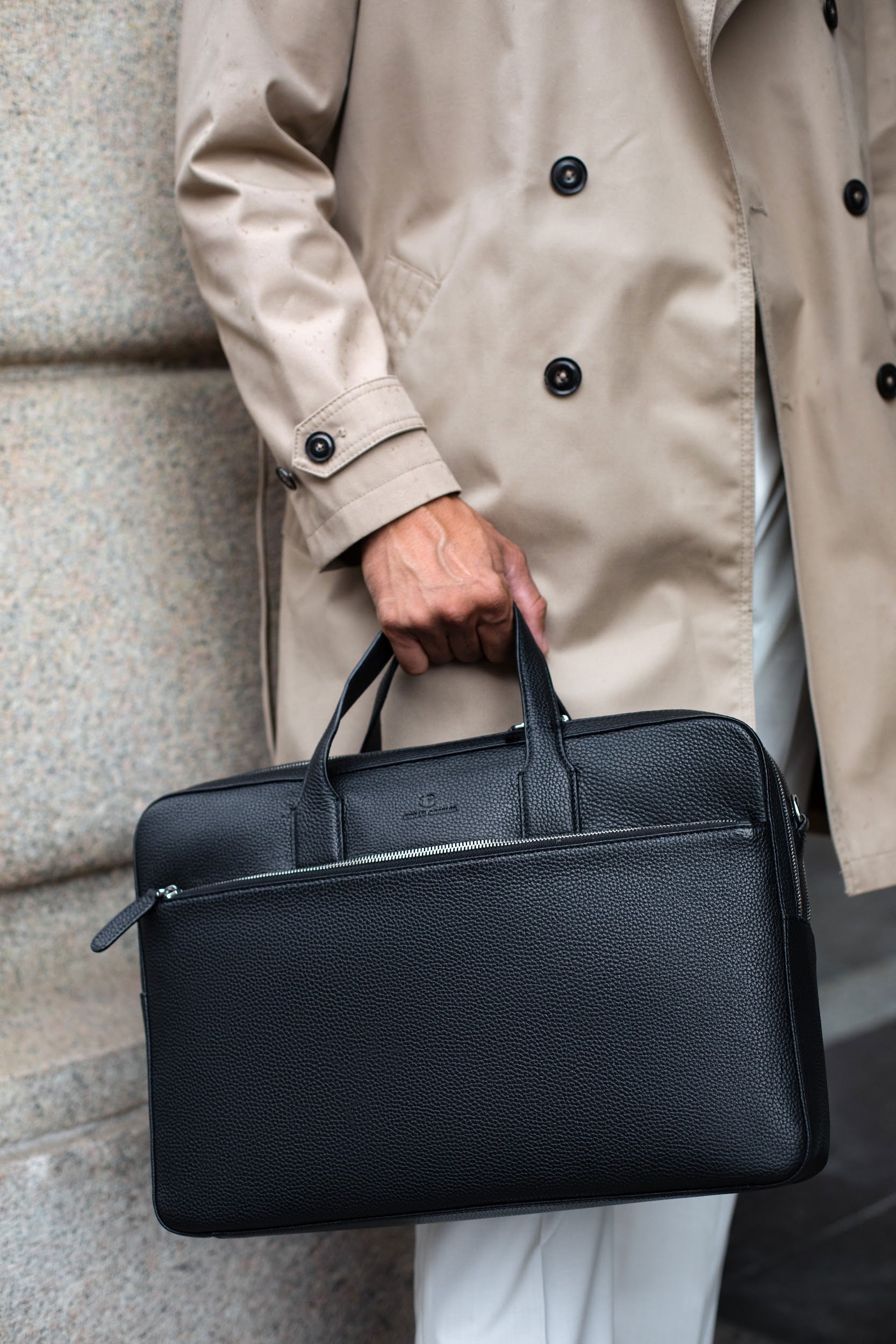 Hochwertige Ledertasche erkennen – worauf Sie beim Kauf achten sollten